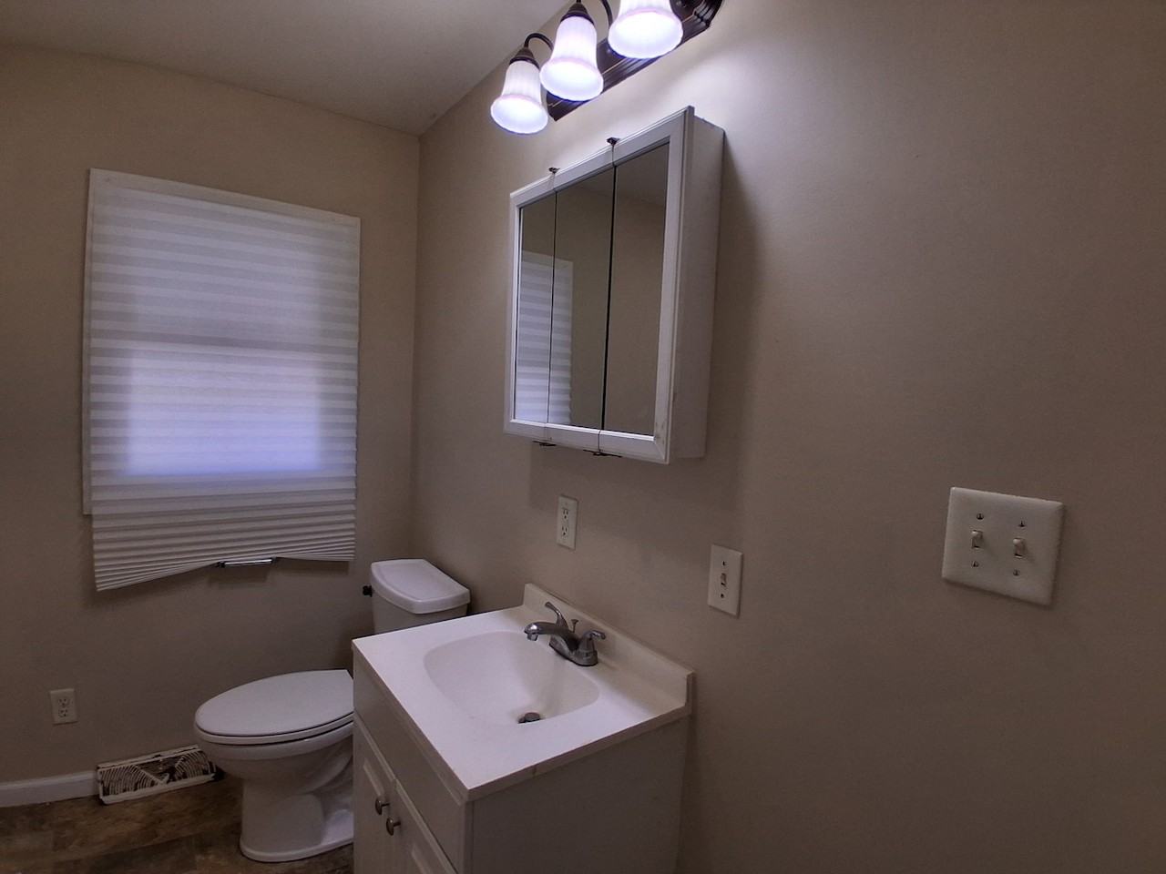 111 Grace St - Photo 4 of 16