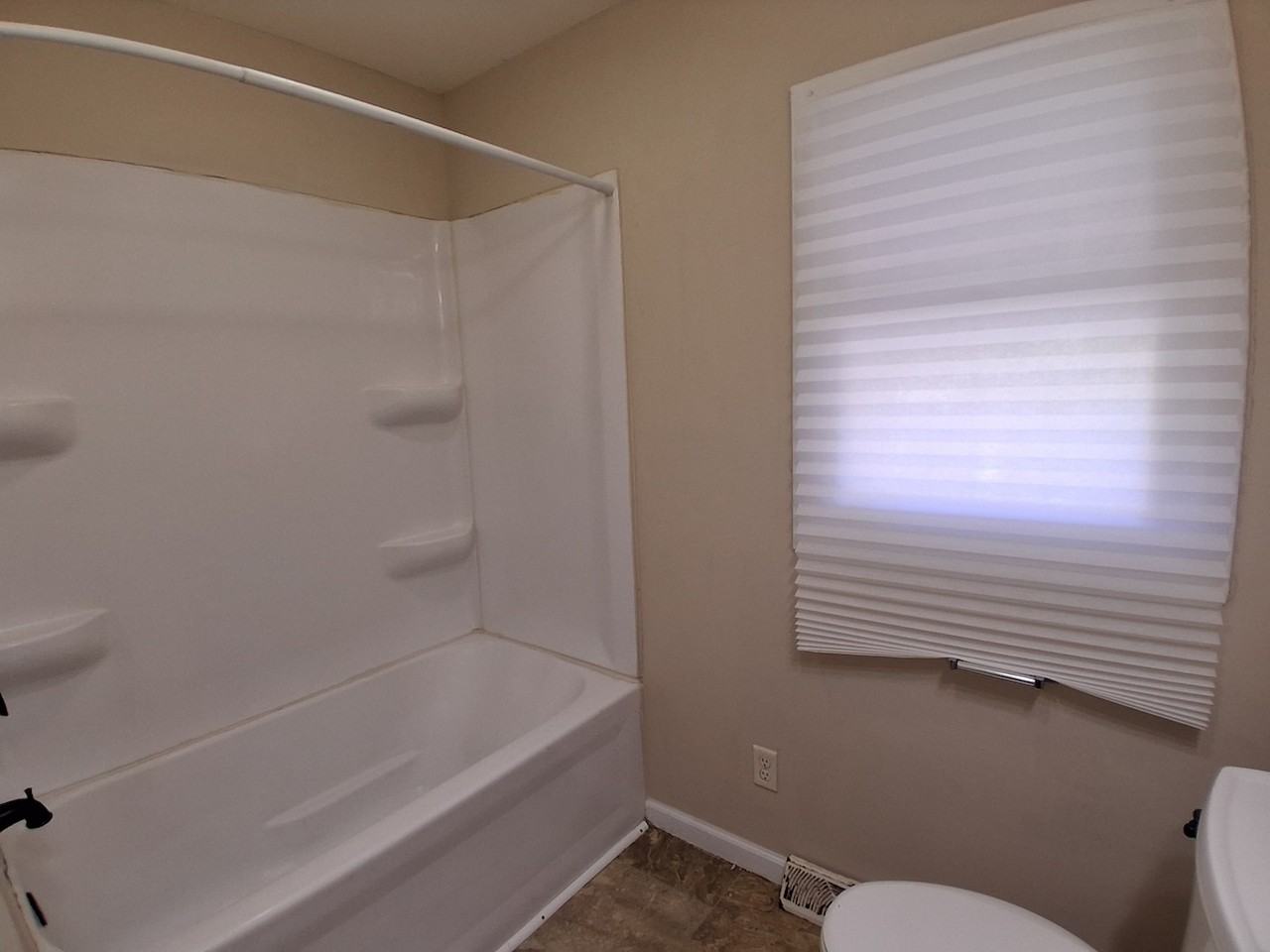 111 Grace St - Photo 5 of 16