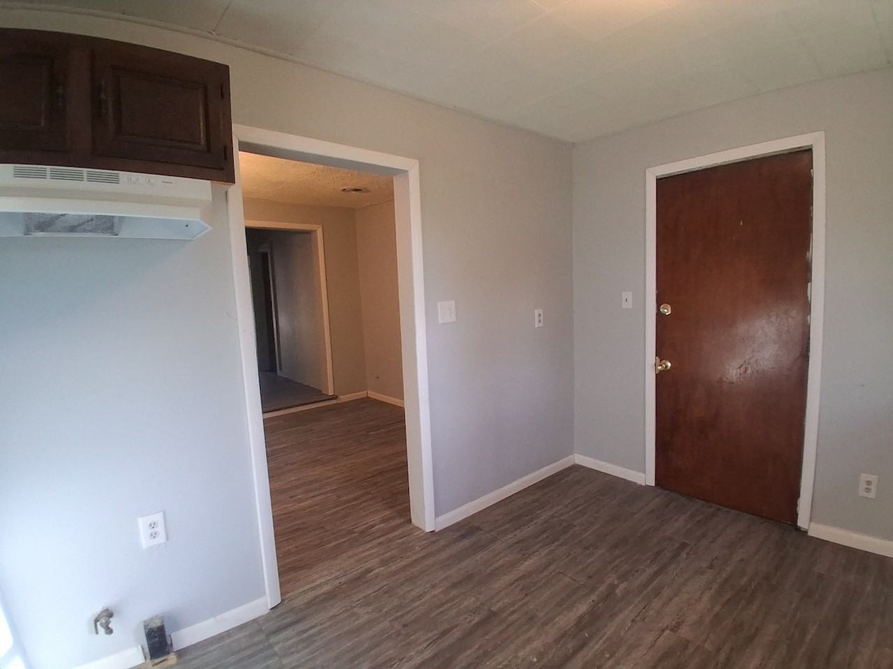 904 N Collett St - Photo 3 of 14