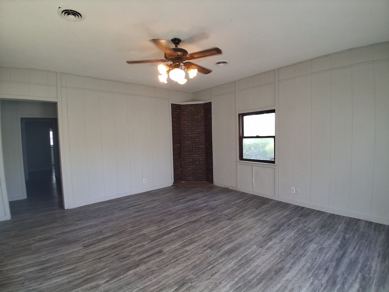 904 N Collett St - Photo 6 of 14