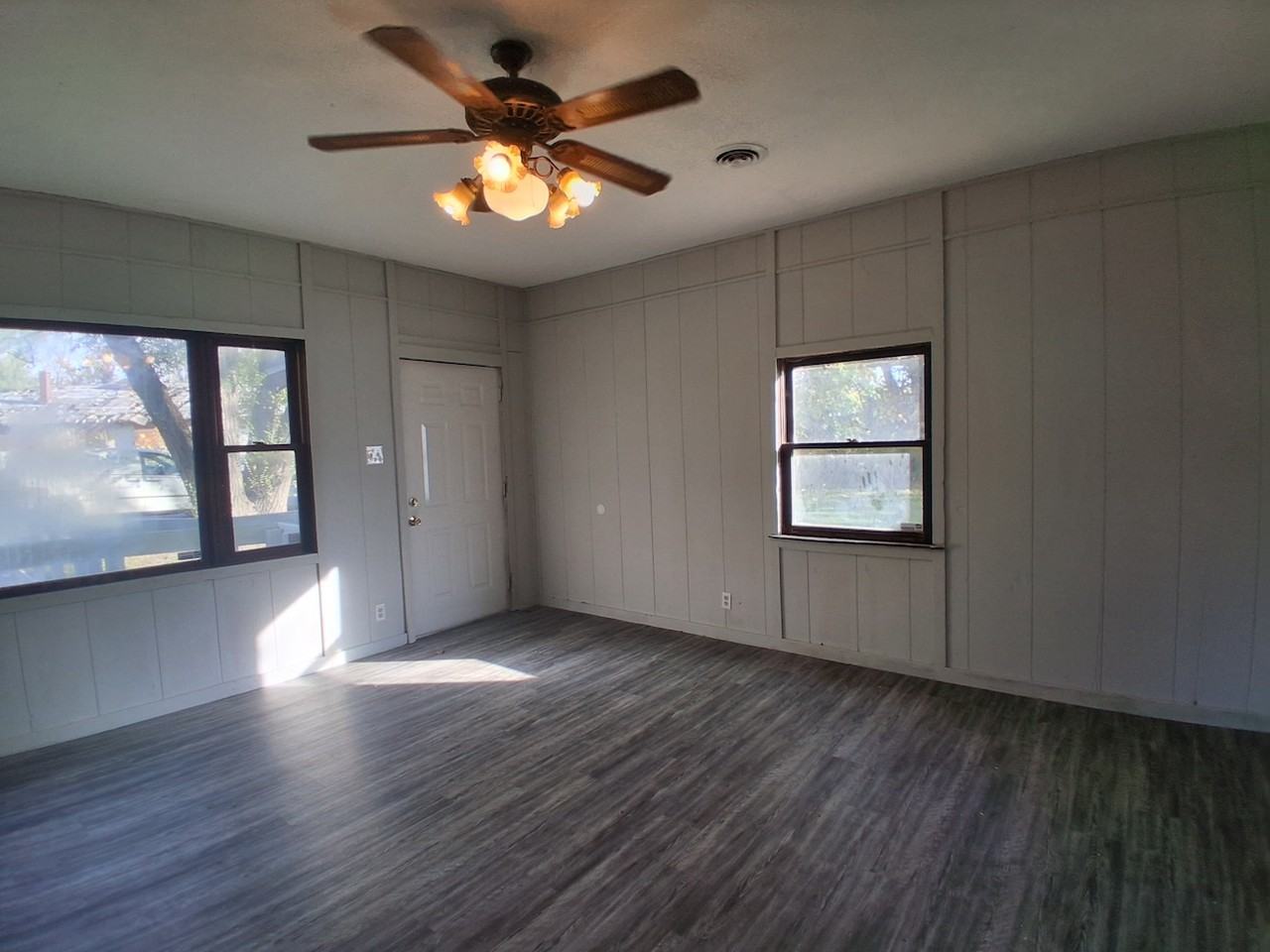 904 N Collett St - Photo 7 of 14