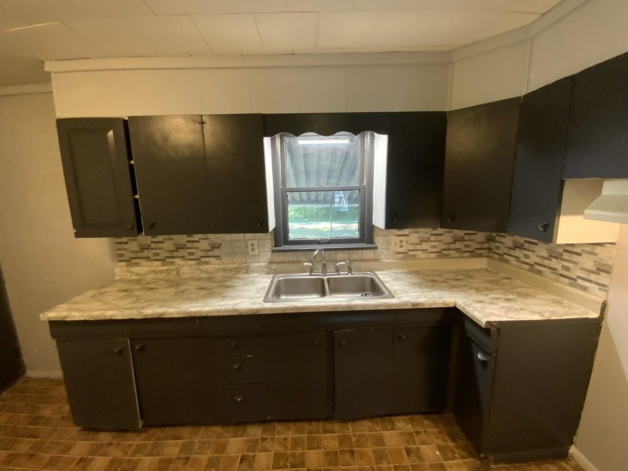 17 Fairweight Ave - Photo 4 of 17