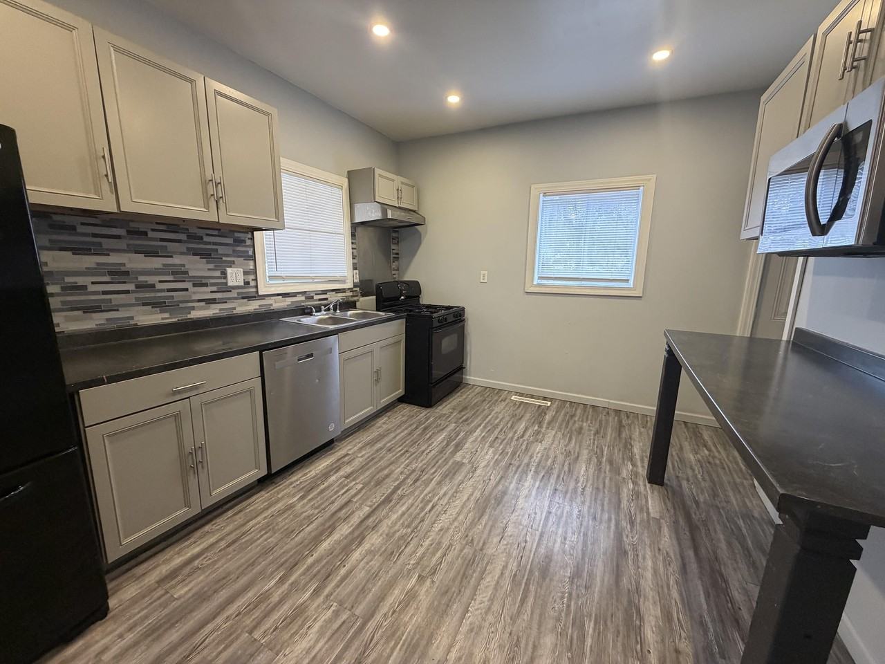 115 E Conron Ave #E - Photo 2 of 21