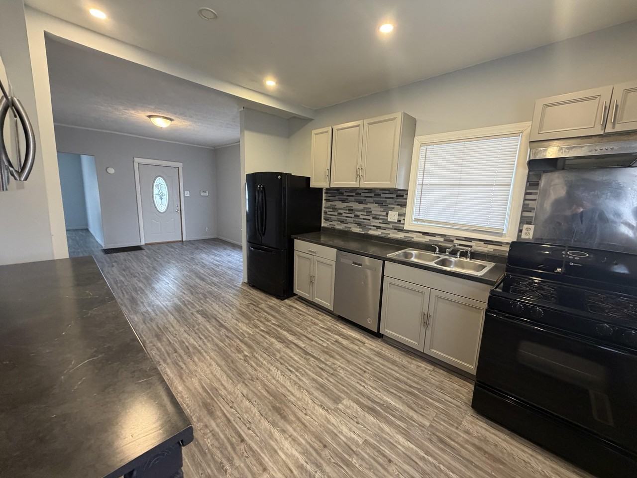 115 E Conron Ave #E - Photo 3 of 21