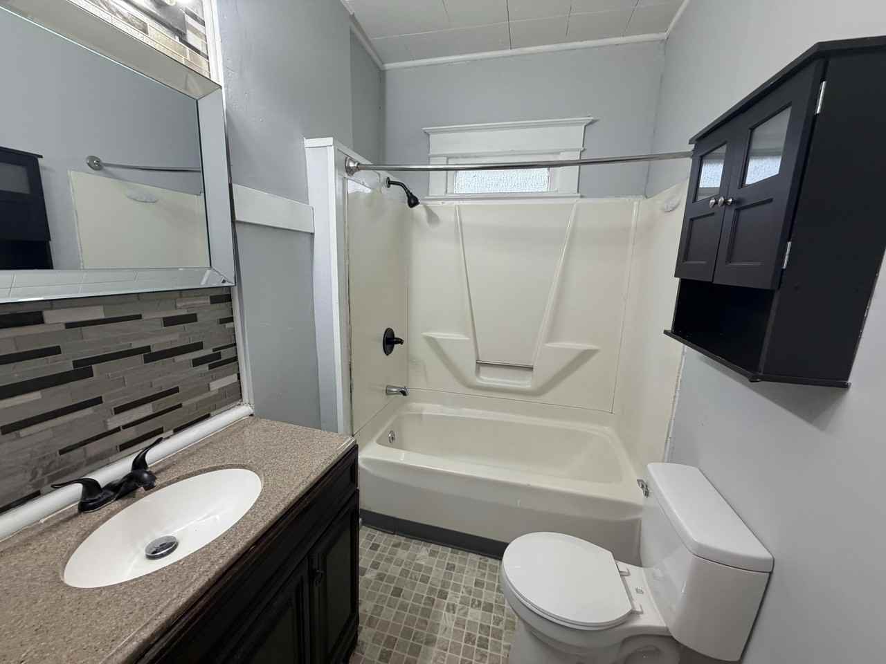 115 E Conron Ave #E - Photo 4 of 21