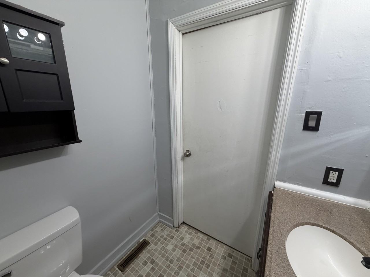 115 E Conron Ave #E - Photo 5 of 21