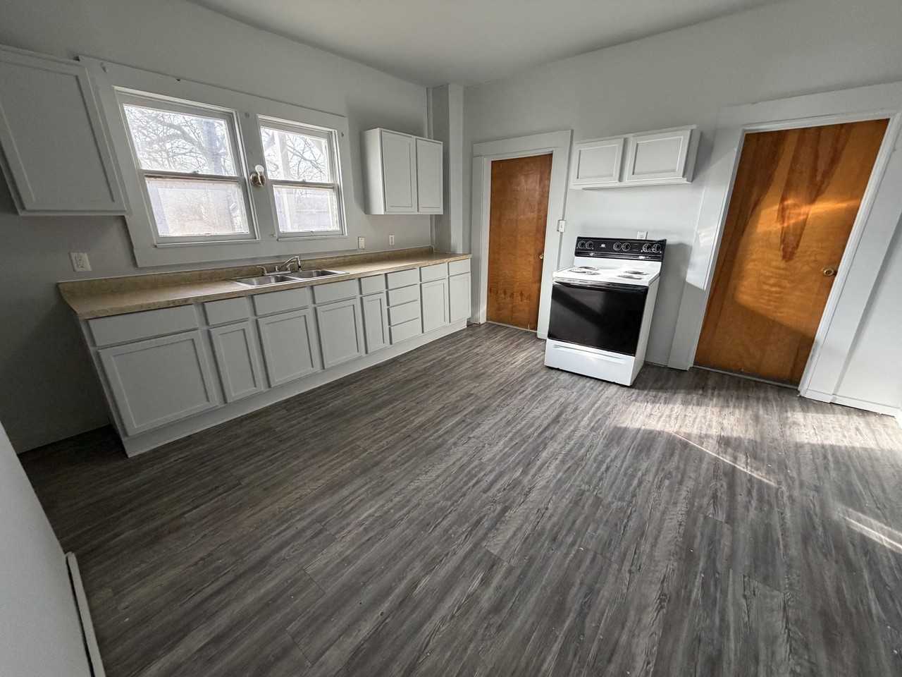 716B Robinson St - Photo 3 of 14