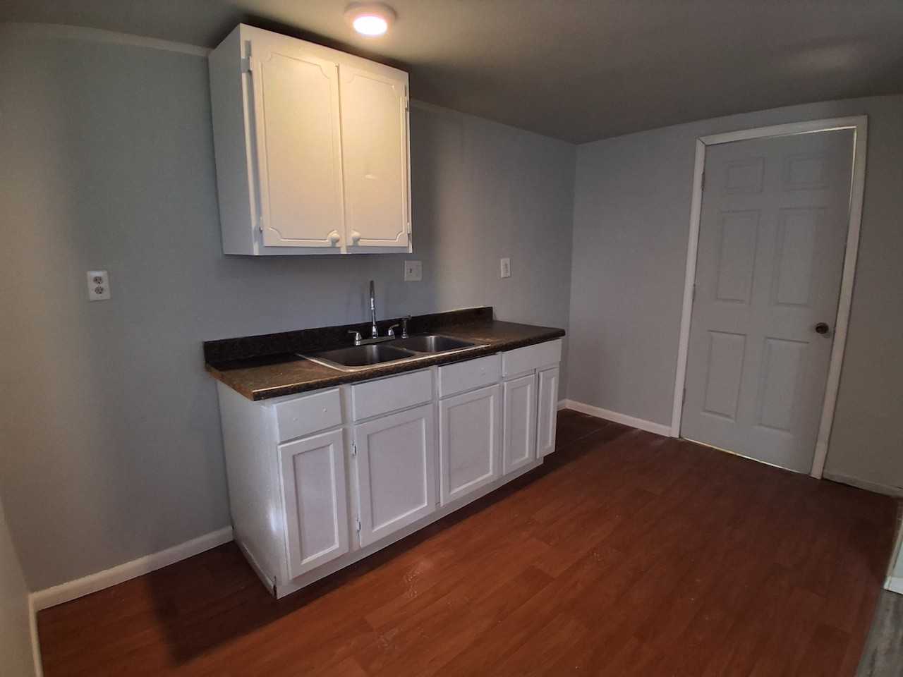 212 Edwards St - Photo 2 of 10