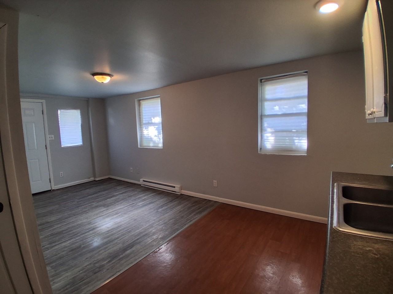 212 Edwards St - Photo 3 of 10