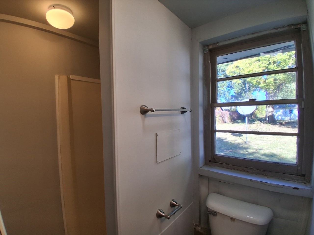 212 Edwards St - Photo 4 of 10