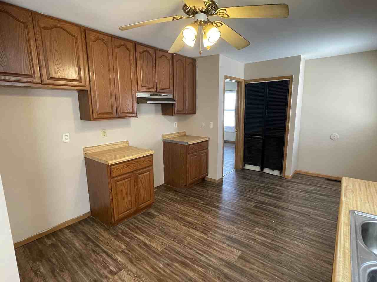 1019 Grove St - Photo 2 of 16