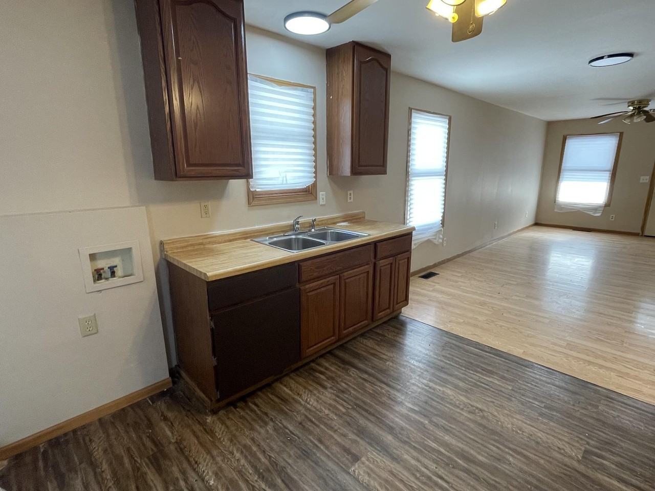 1019 Grove St - Photo 3 of 16