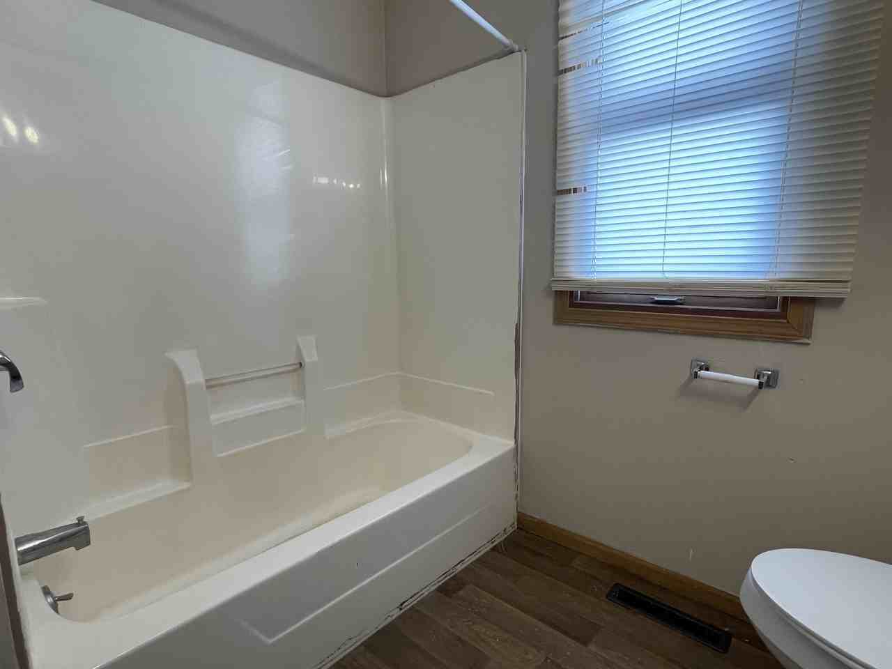 1019 Grove St - Photo 6 of 16