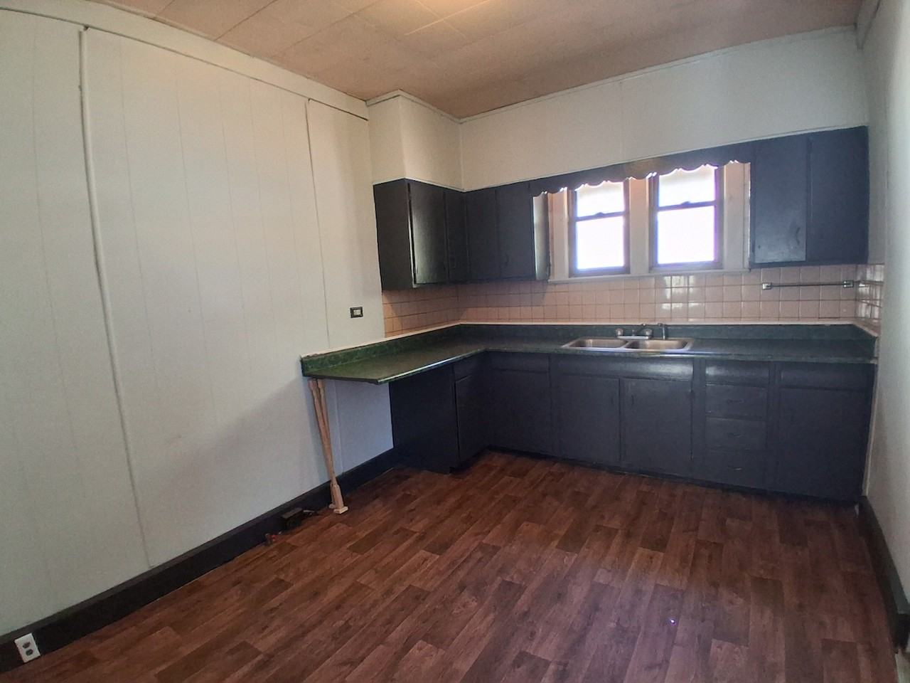 409 Avenue E #A - Photo 2 of 17