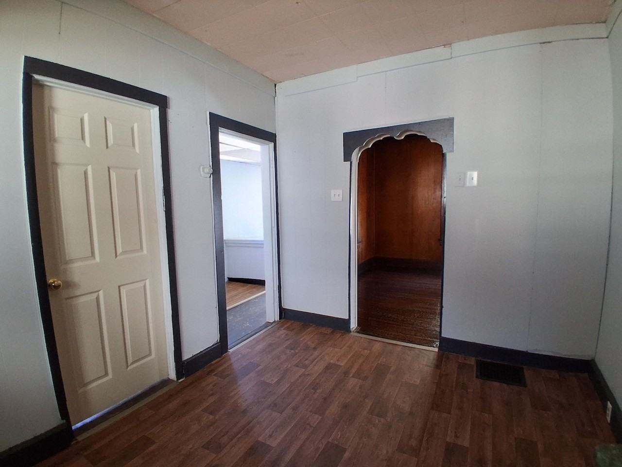 409 Avenue E #A - Photo 3 of 17