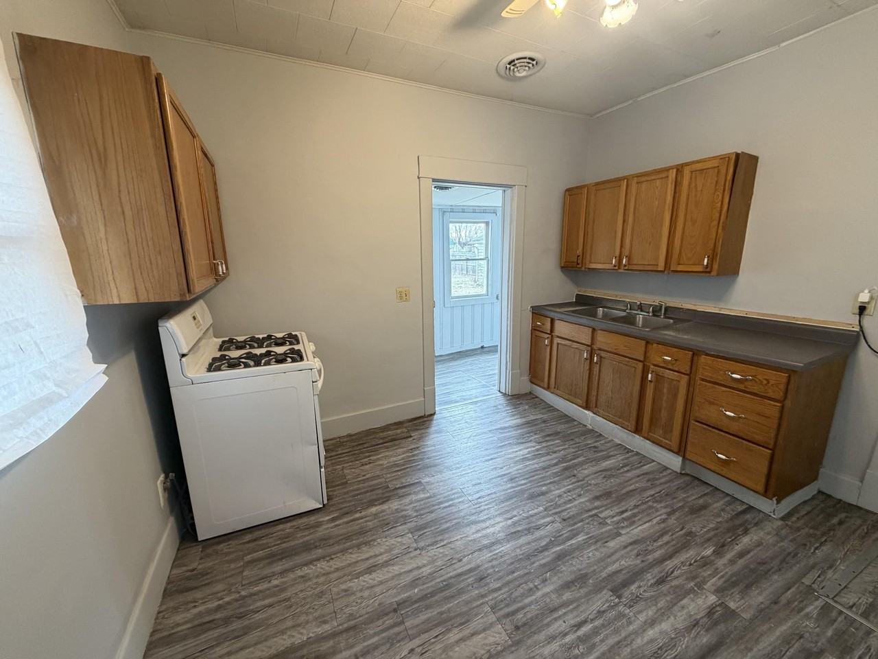 210 E 11th St #E - Photo 3 of 13