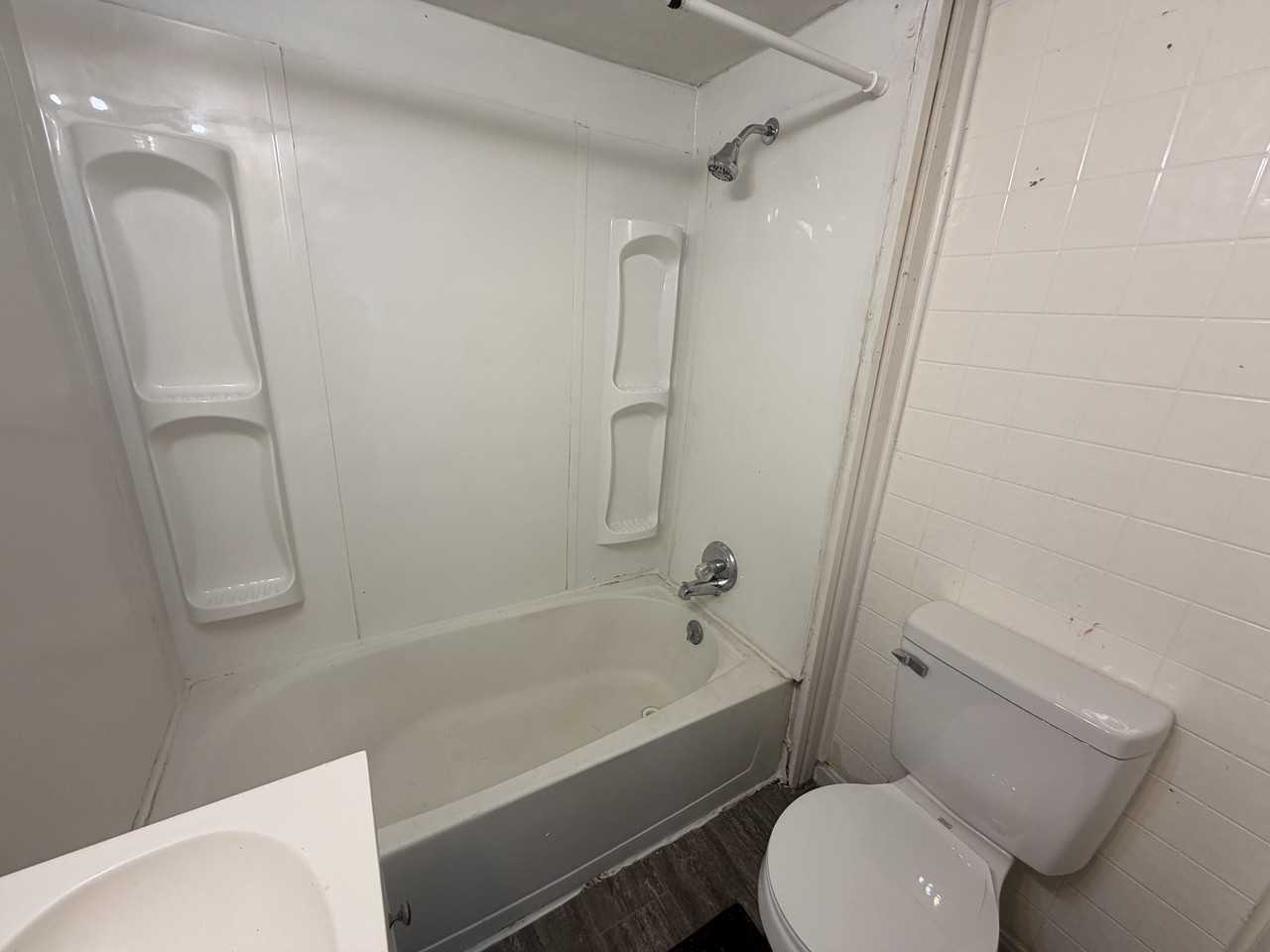 210 E 11th St #E - Photo 4 of 13