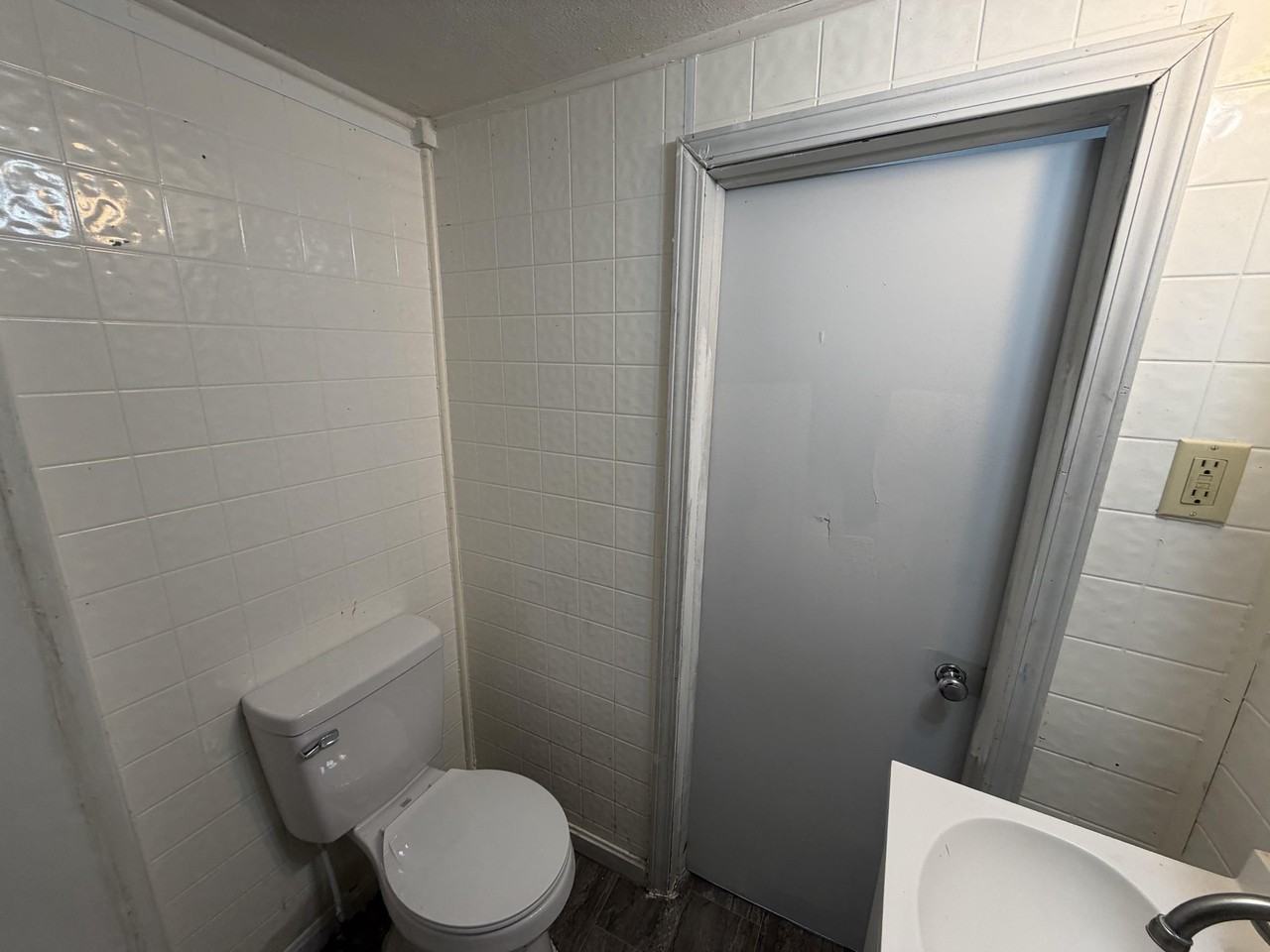 210 E 11th St #E - Photo 5 of 13