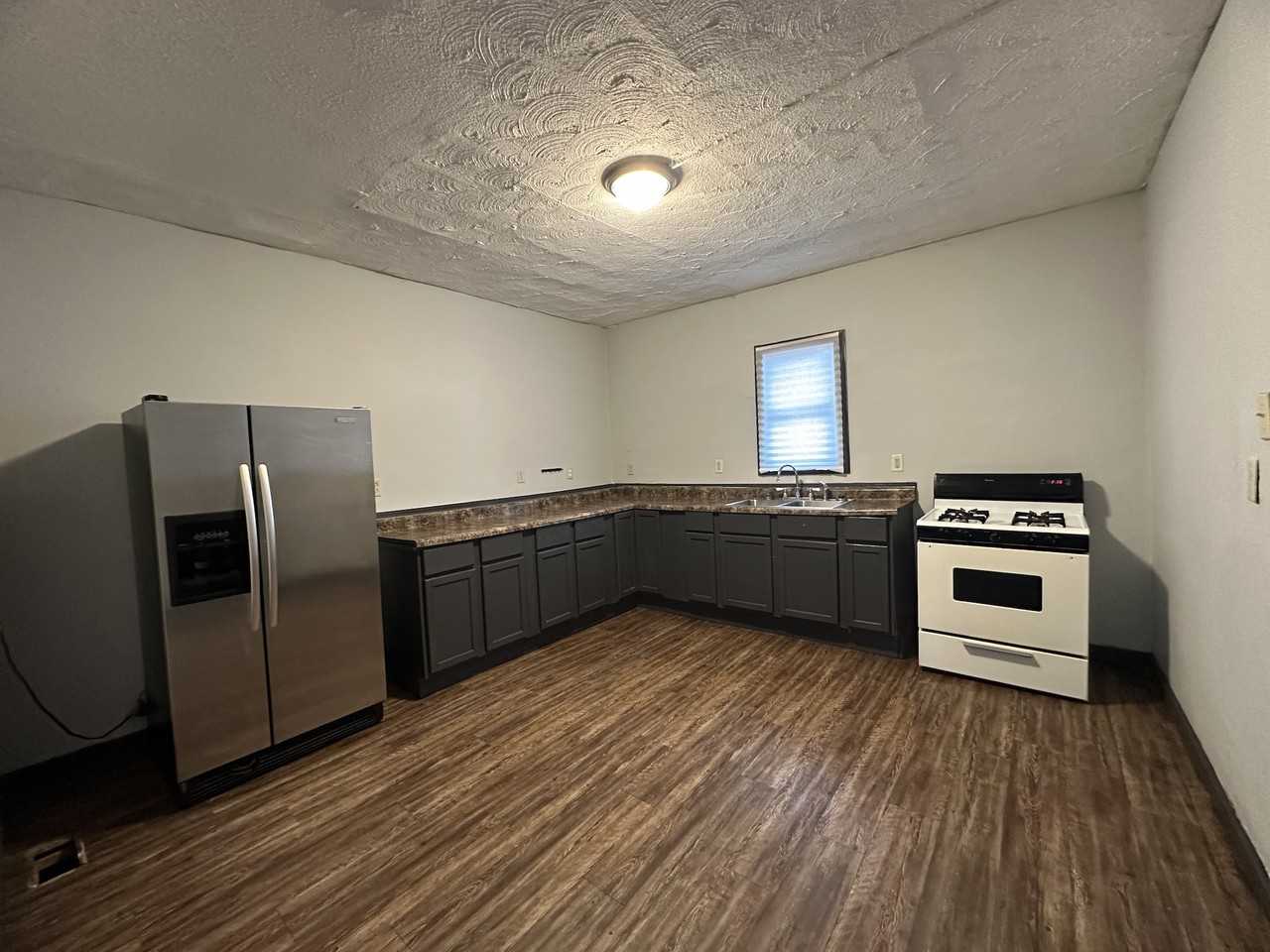 101 Pennsylvania Ave - Photo 2 of 17