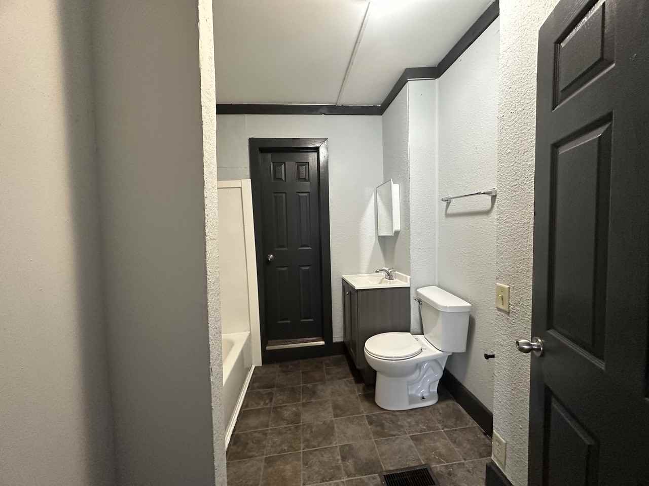 101 Pennsylvania Ave - Photo 4 of 17