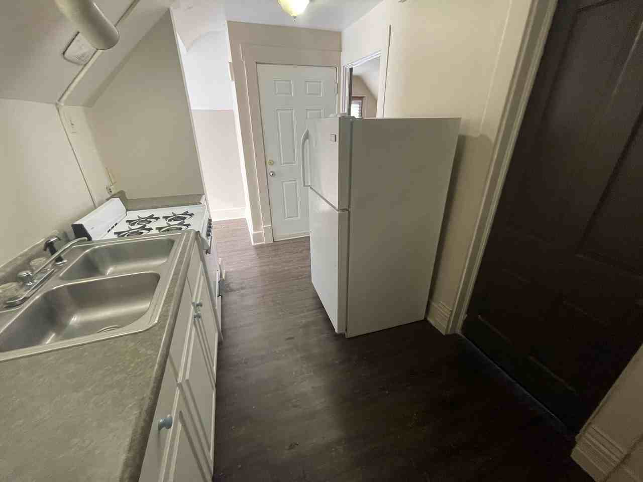 321 Robinson St Apt 2 - Photo 2 of 10