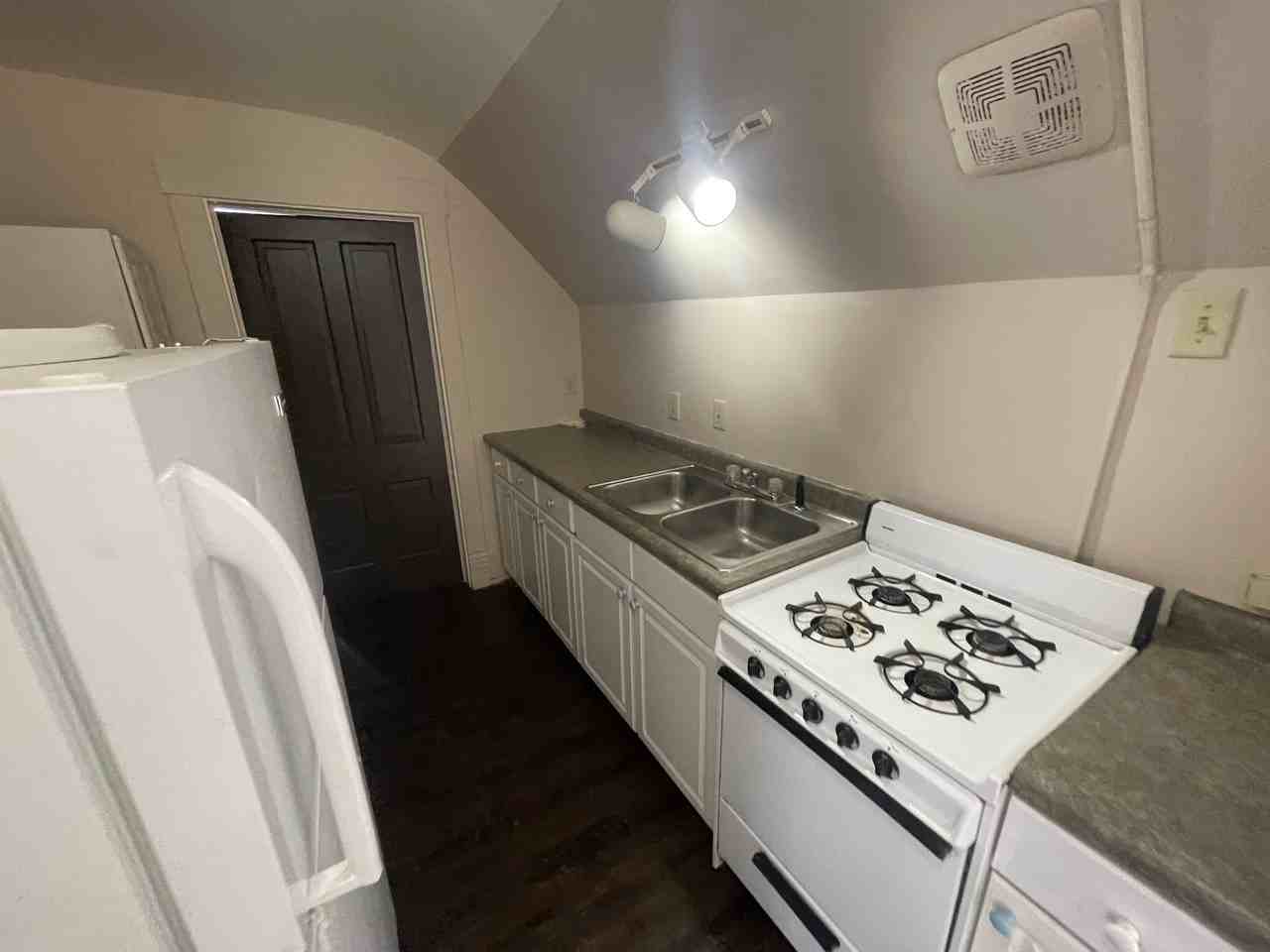 321 Robinson St Apt 2 - Photo 3 of 10