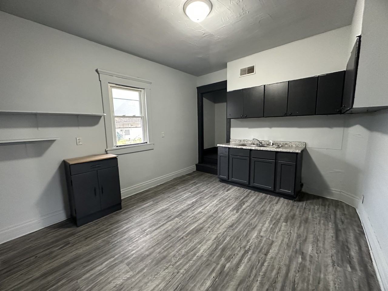 1206 Martin St - Photo 2 of 15