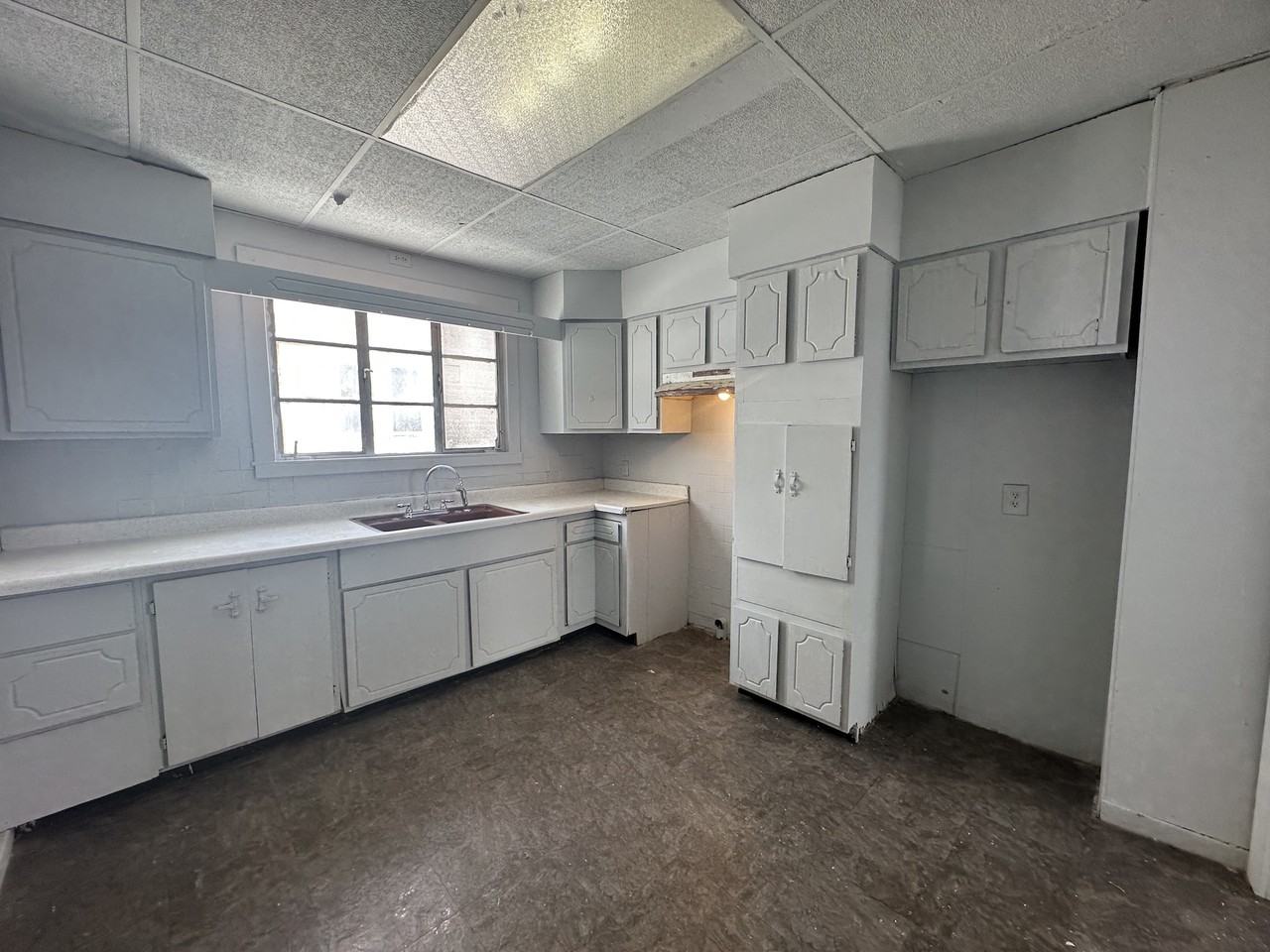 2401 E Main St - Photo 2 of 19