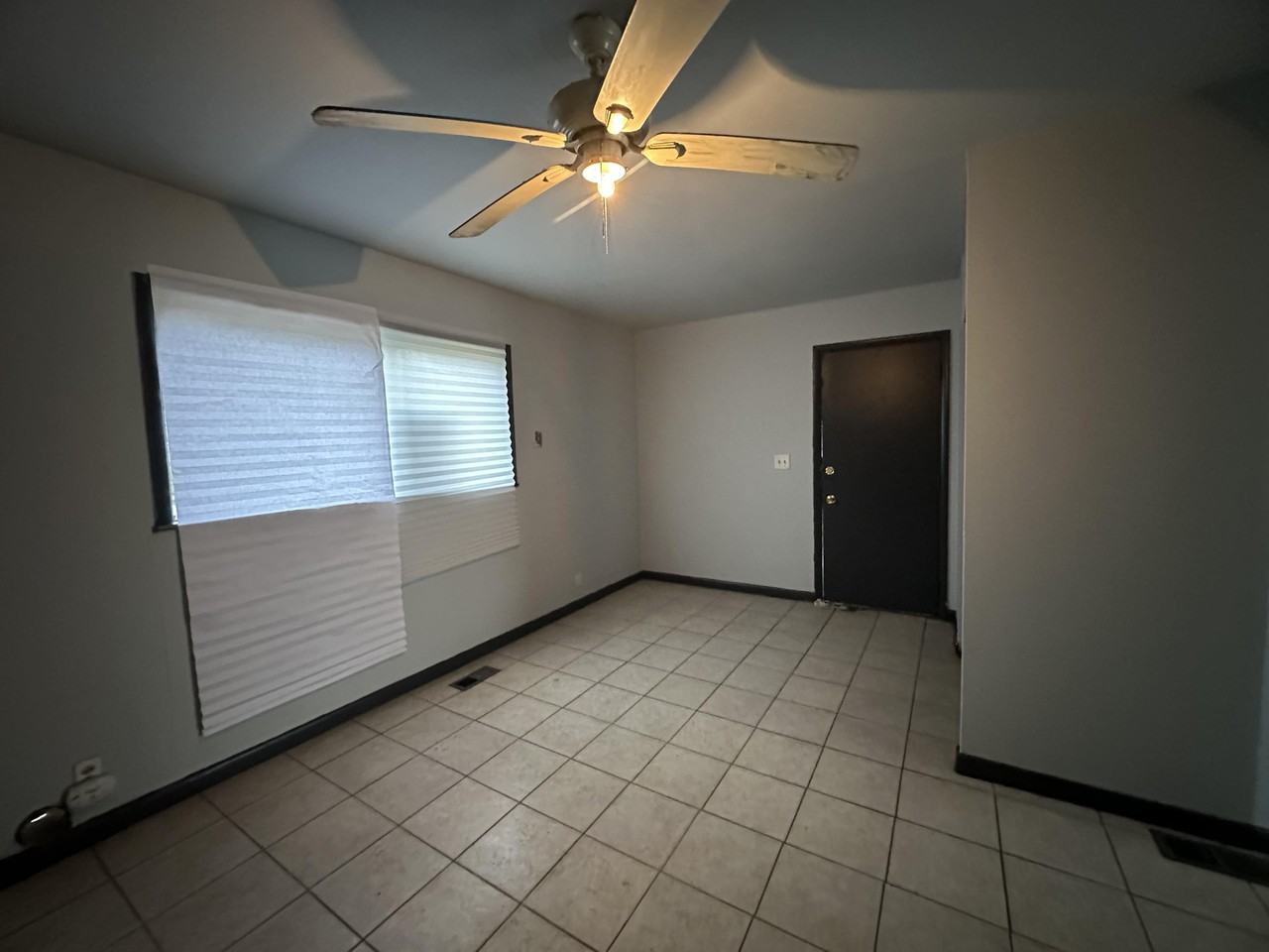 802 Knollcrest Dr - Photo 3 of 14