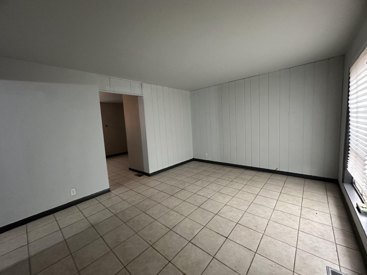 802 Knollcrest Dr - Photo 6 of 14