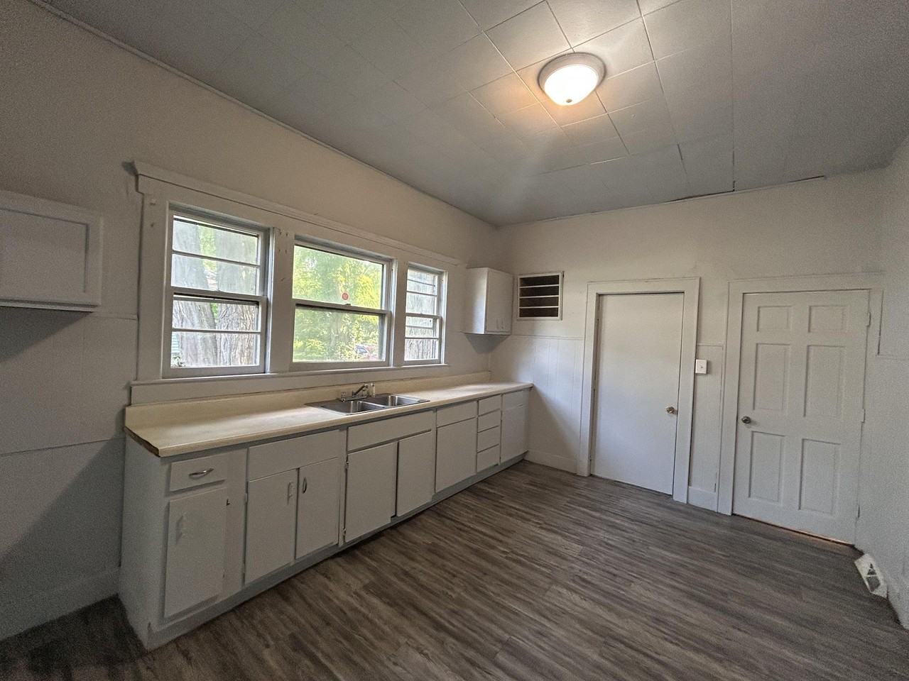 35 Lake St - Photo 2 of 15