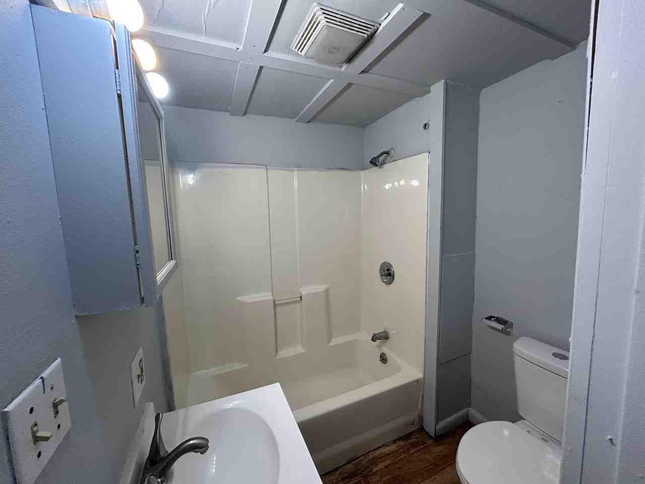 35 Lake St - Photo 4 of 15