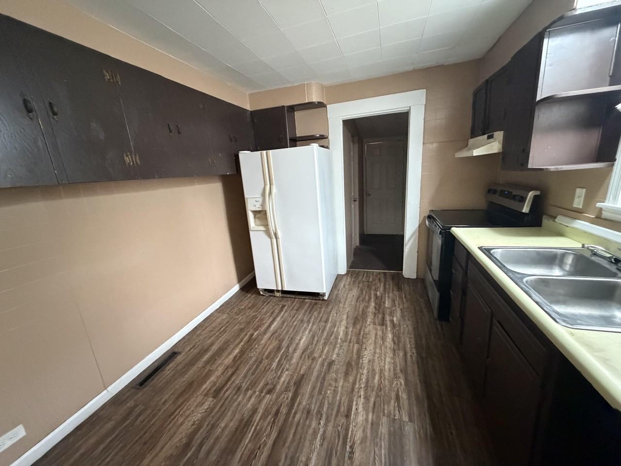 607 N Hazel St - Photo 2 of 15