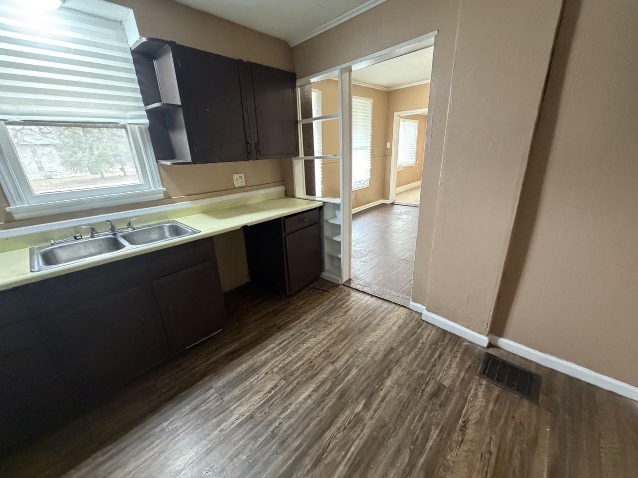 607 N Hazel St - Photo 3 of 15