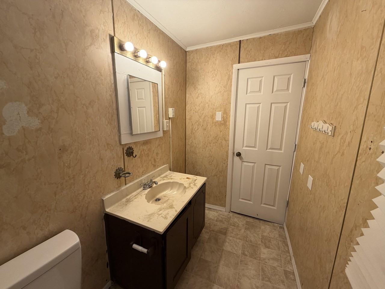 607 N Hazel St - Photo 5 of 15