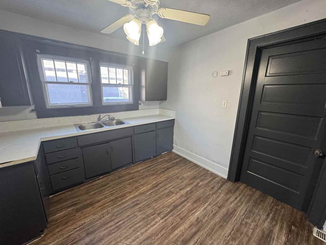 1507 E Main St #E - Photo 3 of 17