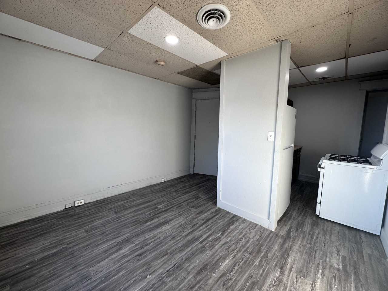 425 N Vermilion St Apt 2d #N - Photo 7 of 9