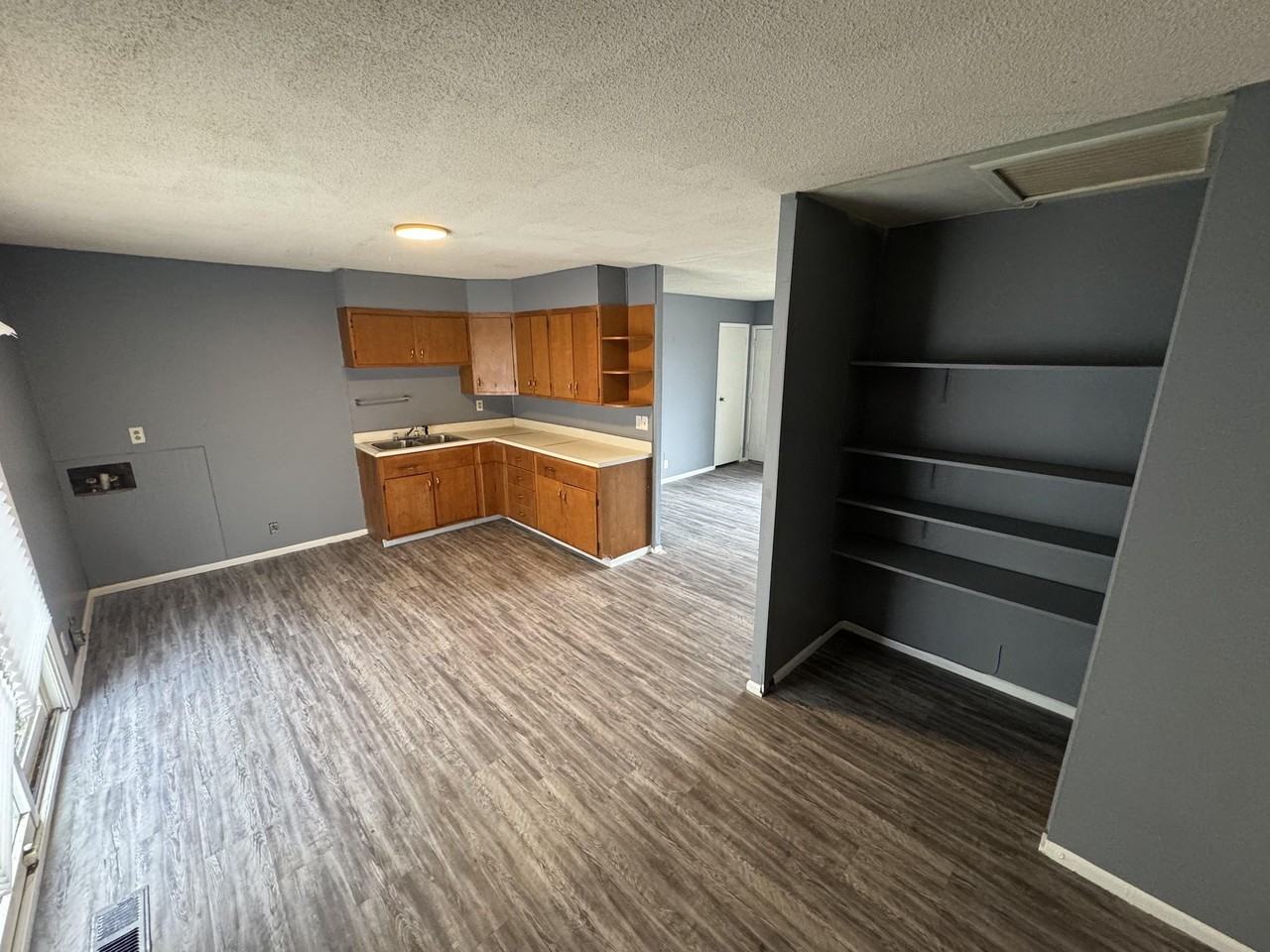 1911 E Fairchild St #E - Photo 2 of 13