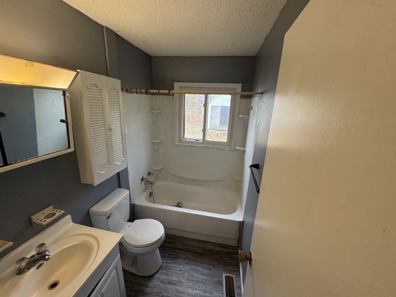 1911 E Fairchild St #E - Photo 3 of 13