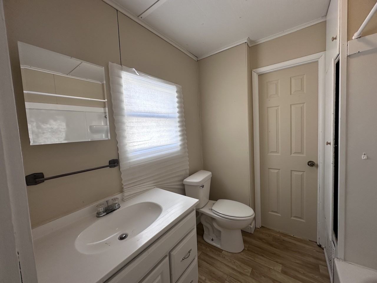 124 N Beard St #N - Photo 4 of 13