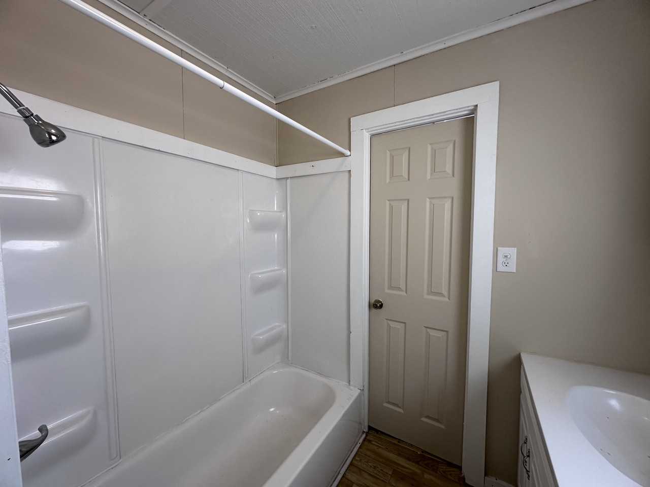 124 N Beard St #N - Photo 5 of 13