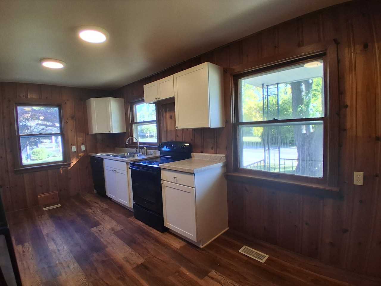 108 Webster Ct - Photo 2 of 14