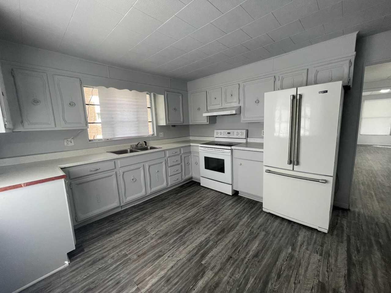 614 N Griffin St - Photo 2 of 18