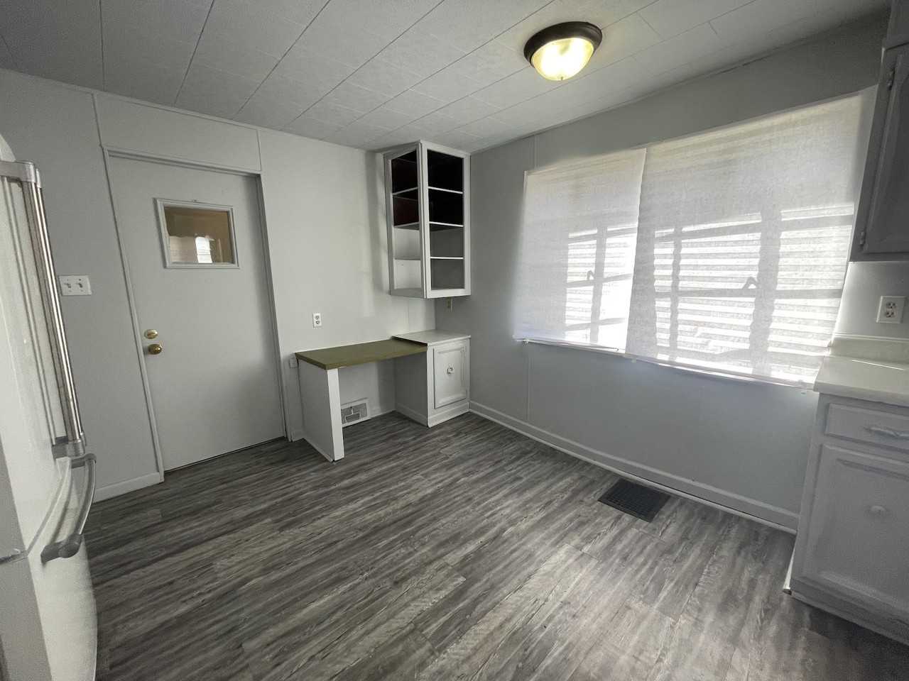 614 N Griffin St - Photo 3 of 18