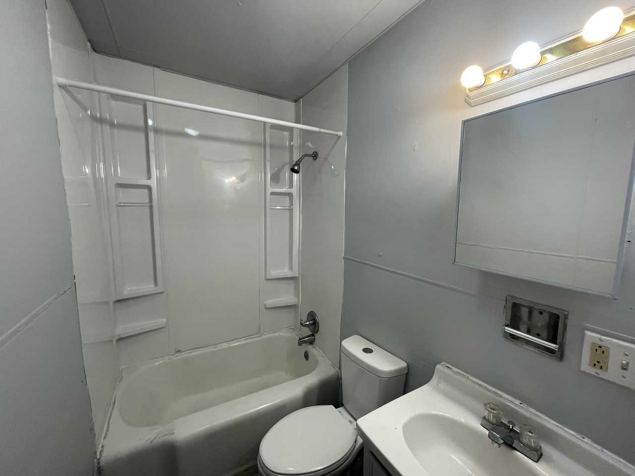 614 N Griffin St - Photo 5 of 18