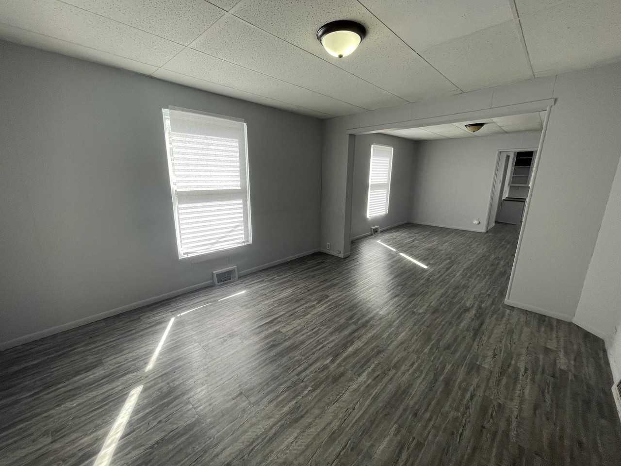 614 N Griffin St - Photo 7 of 18