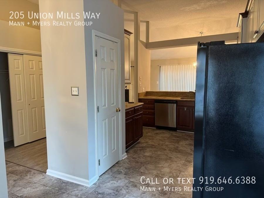 205 Union Mills Way - Photo 3 of 31