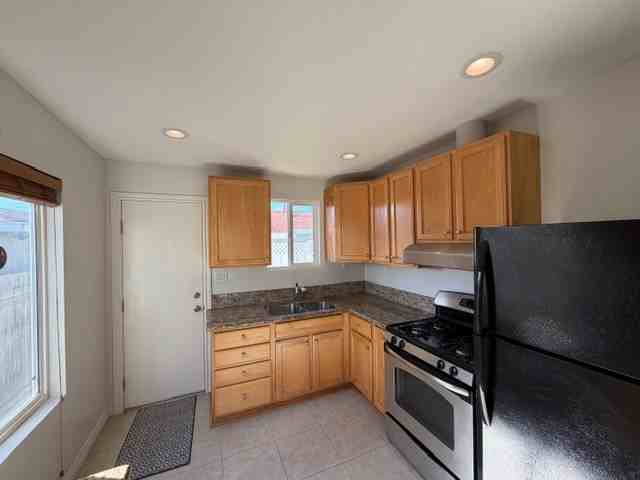 1268 Georgia St #1 - Photo 7 of 18