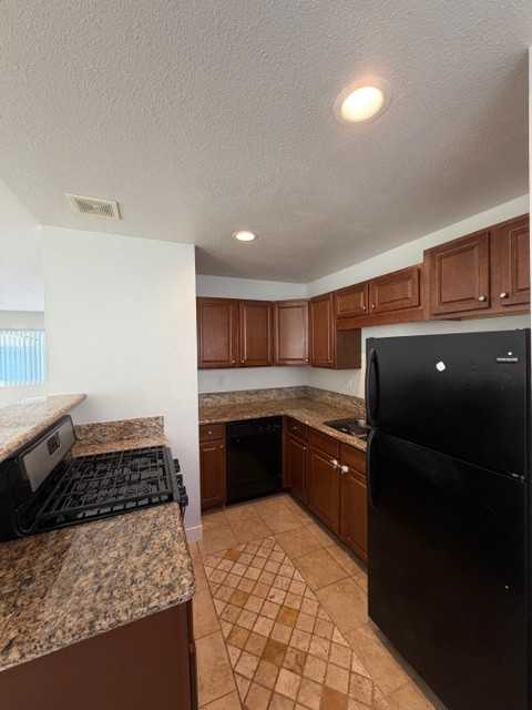 1270 Georgia St #1 - Photo 4 of 16