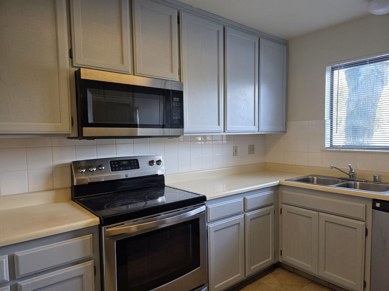121 Elbridge Ave Apt B #1 - Photo 6 of 20